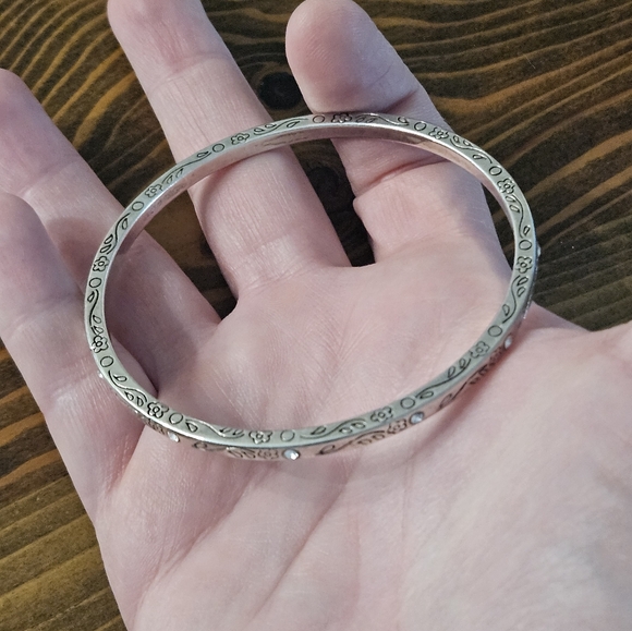 Brighton Heart in a Circle Scrolled Crystals Bangle Bracelet - Picture 4 of 6